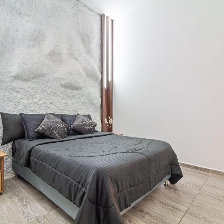 6 bedroom with Jacuzzi 1 block from LLeras P10 - Five-Bedroom Apartment - 28