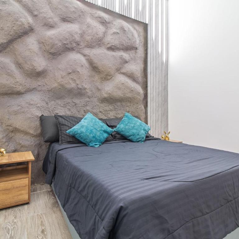 6 bedroom with Jacuzzi 1 block from LLeras P10 - Five-Bedroom Apartment - 32