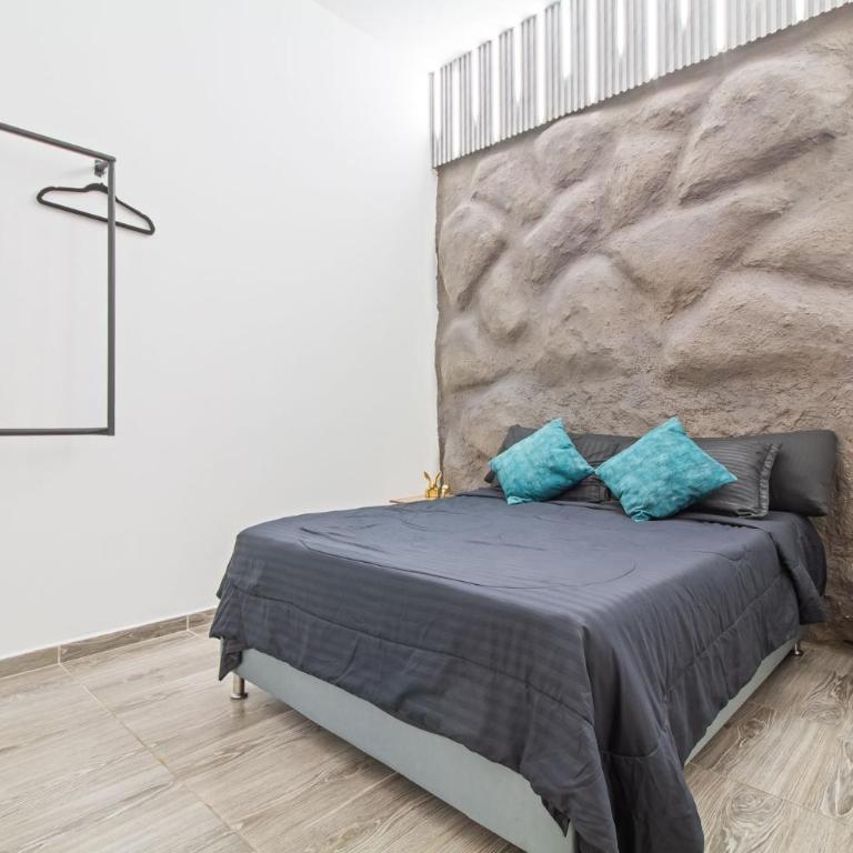 6 bedroom with Jacuzzi 1 block from LLeras P10 - Five-Bedroom Apartment - 39