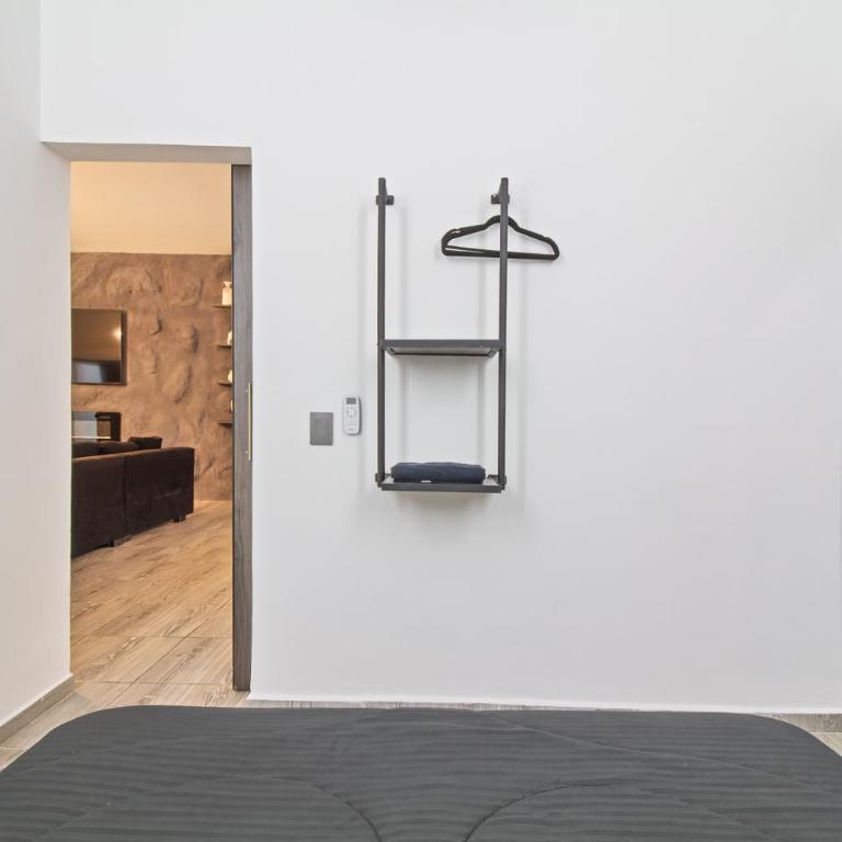 6 bedroom with Jacuzzi 1 block from LLeras P10 - Five-Bedroom Apartment - 41