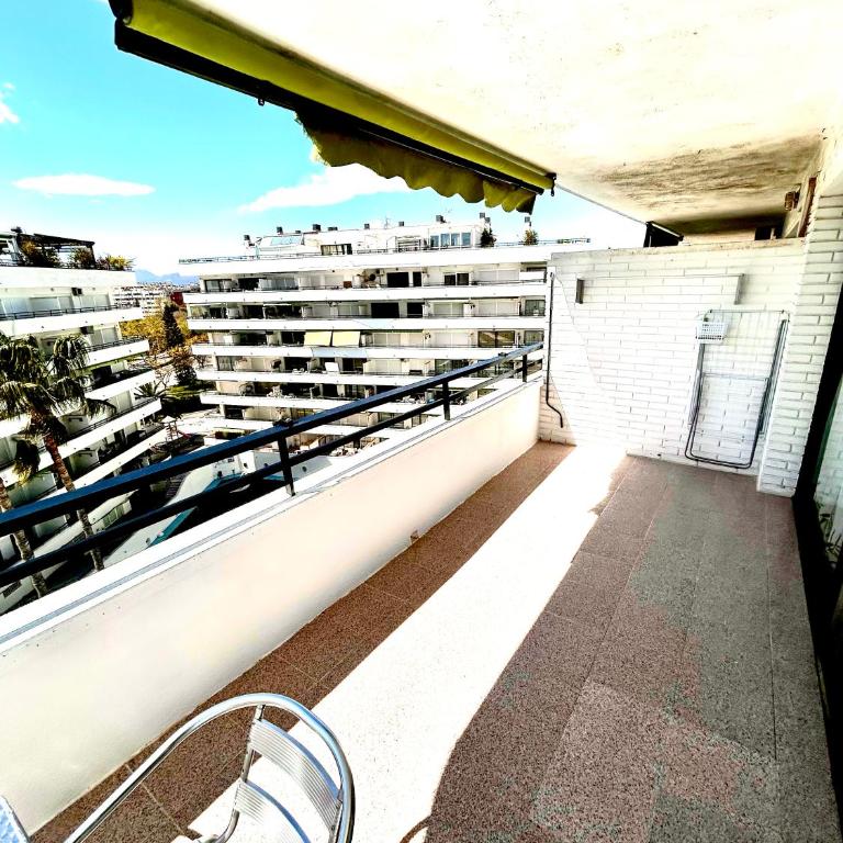 Ático en el centro de Salou con gran piscina comunitaria - Apartamento de 1 dormitorio - 12