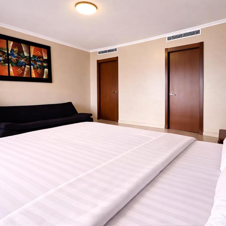 Premium Stay in Puerto Santa Ana, Near Bars, Restaurants, Airport & Malecon 2000 Guayaquil, Ecuador - Two-Bedroom Apartment with River View - 2