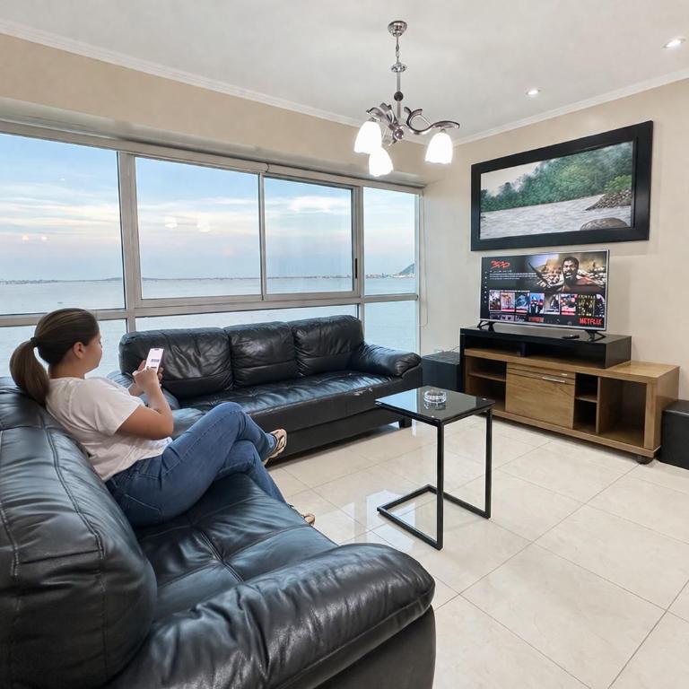 Premium Stay in Puerto Santa Ana, Near Bars, Restaurants, Airport & Malecon 2000 Guayaquil, Ecuador - Two-Bedroom Apartment with River View - 25