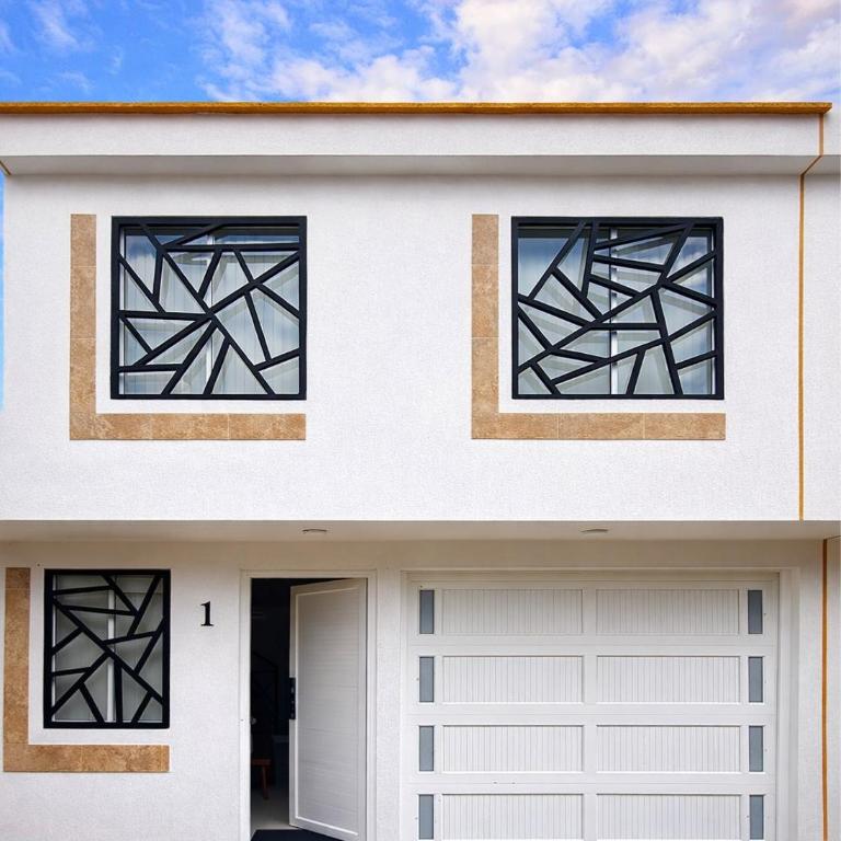 Hermosa Casa Amoblada con Excelente Ubicación - Three-Bedroom House - 1