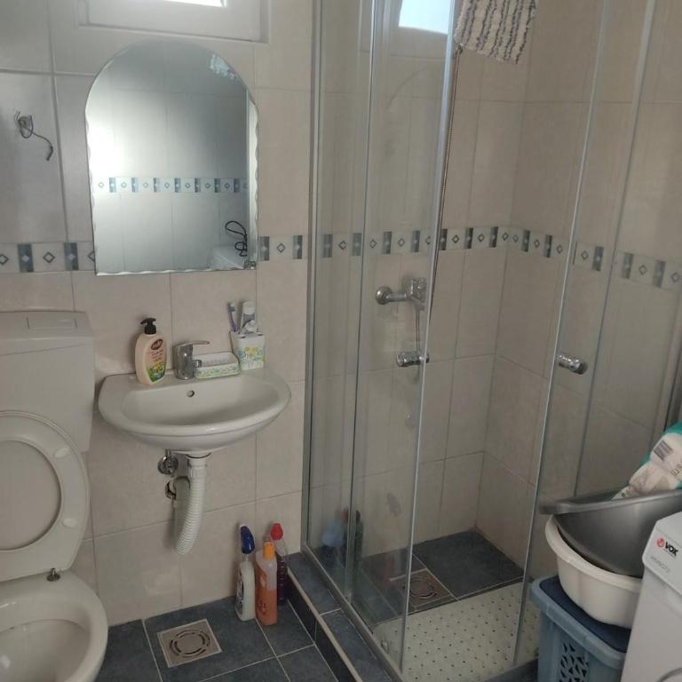 Modern & Cozy 2-Bedroom Getaway in Sutomore - Kuća sa 2 Spavaće Sobe - 4