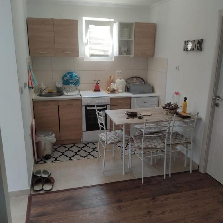 Modern & Cozy 2-Bedroom Getaway in Sutomore - Kuća sa 2 Spavaće Sobe - 5
