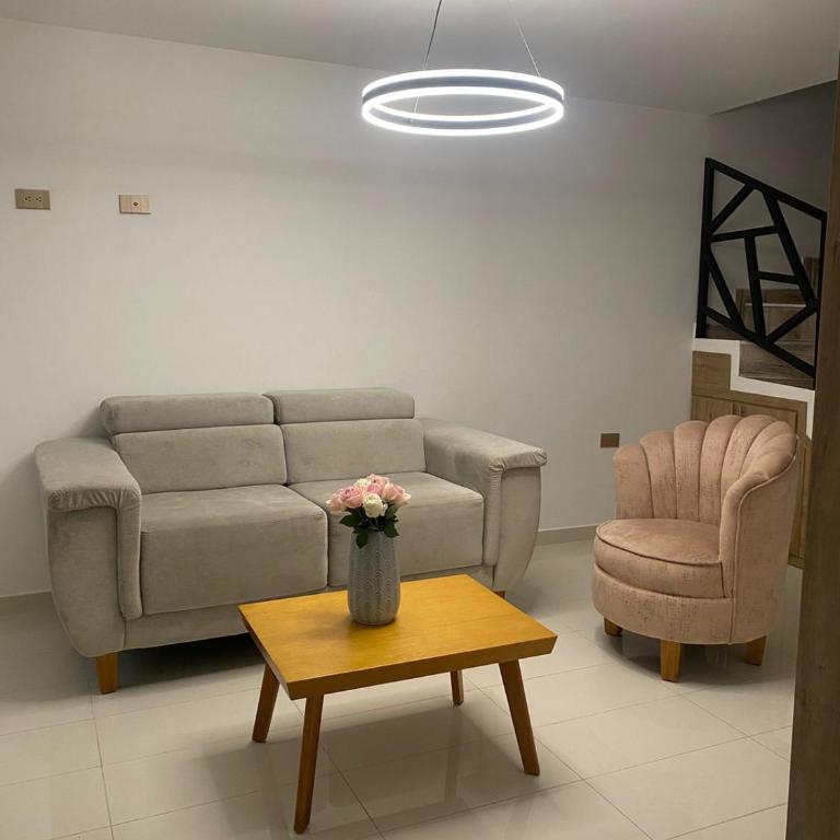 Hermosa Casa Amoblada con Excelente Ubicación - Three-Bedroom House - 5