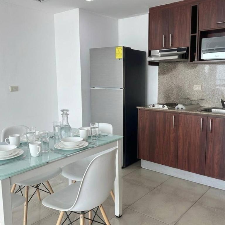 Premium Stay in Puerto Santa Ana, Near Bars, Restaurants, Airport & Malecon 2000 Guayaquil, Ecuador - Suite with River View - 12