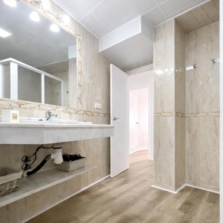 Esencia Histórica en Mezquita - Three-Bedroom Apartment - 9