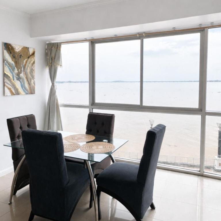 Premium Stay in Puerto Santa Ana, Near Bars, Restaurants, Airport & Malecon 2000 Guayaquil, Ecuador - Suite with River View - 8