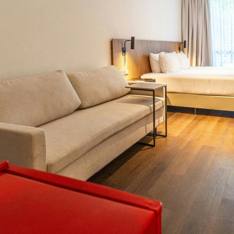 City Express Plus by Marriott Buenos Aires Palermo - Standard King Room with Sofa Bed and Balcony - City View - 2