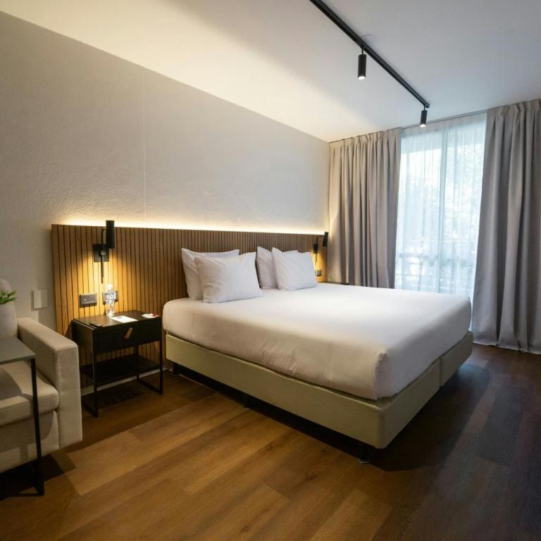 City Express Plus by Marriott Buenos Aires Palermo - Habitación con balcón y vistas a la ciudad - Cama extragrande - 3