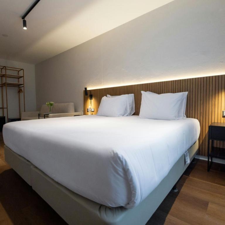 City Express Plus by Marriott Buenos Aires Palermo - Habitación con balcón y vistas a la ciudad - Cama extragrande - 4