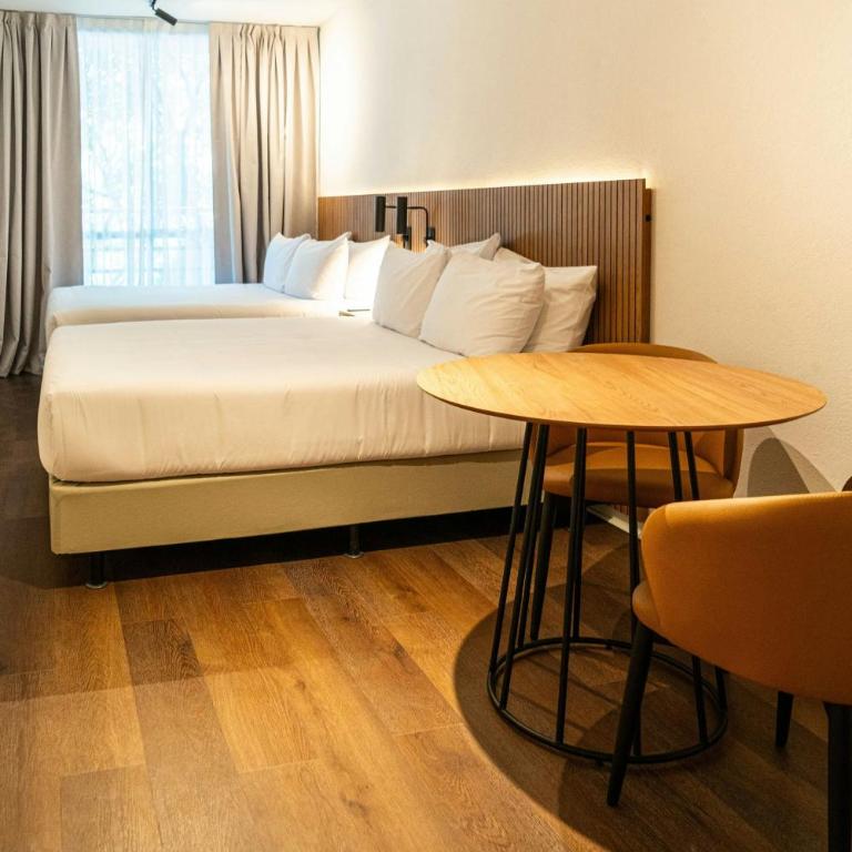 City Express Plus by Marriott Buenos Aires Palermo - Standard Double Room with Two Double Beds and Balcony - City View - 8