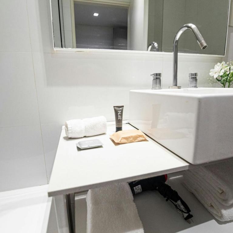 City Express Plus by Marriott Buenos Aires Palermo - Habitación con balcón y vistas a la ciudad - Cama extragrande - 7