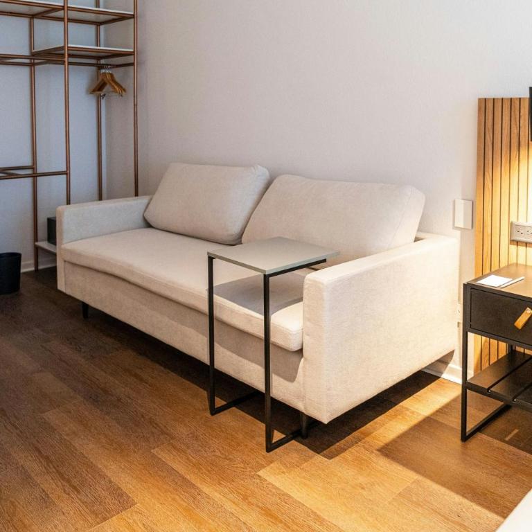 City Express Plus by Marriott Buenos Aires Palermo - Standard King Room with Sofa Bed and Balcony - City View - 9