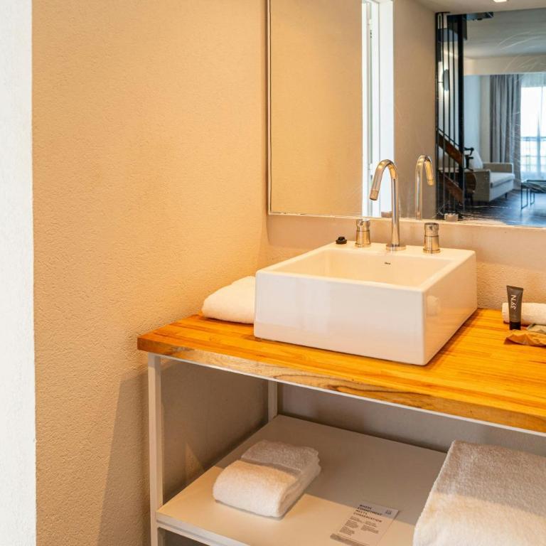 City Express Plus by Marriott Buenos Aires Palermo - Habitación con balcón y vistas a la ciudad - Cama extragrande - 8