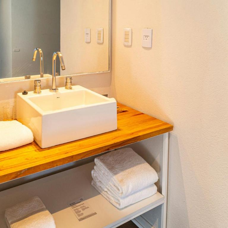 City Express Plus by Marriott Buenos Aires Palermo - Habitación con balcón y vistas a la ciudad - Cama extragrande - 9