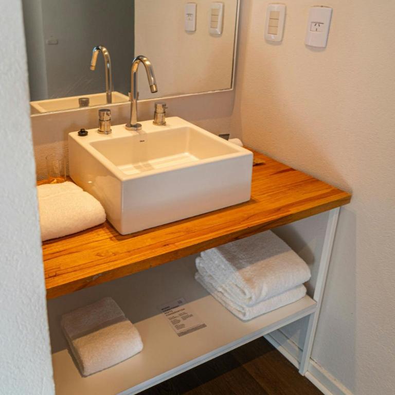 City Express Plus by Marriott Buenos Aires Palermo - Habitación con balcón y vistas a la ciudad - Cama extragrande - 14