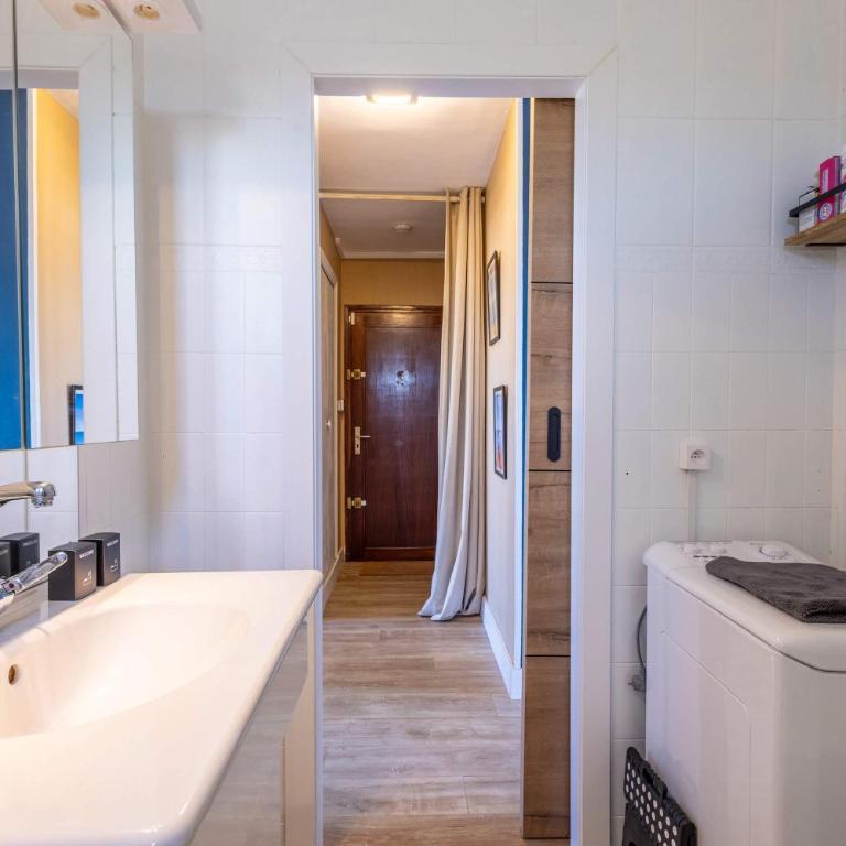 Appartement Vue Mer avec Terrasse, a Deux Pas de la Plage - Deluxe One-Bedroom Apartment with Ocean View - 13