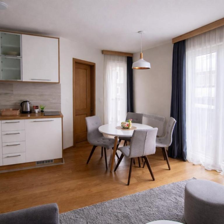Anastasia Lux - One-Bedroom Apartment - 6