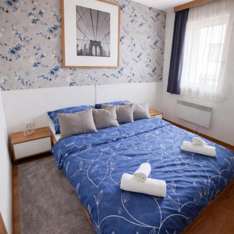 Anastasia Lux - One-Bedroom Apartment - 8