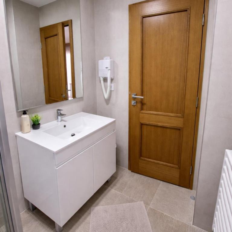 Anastasia Lux - One-Bedroom Apartment - 11