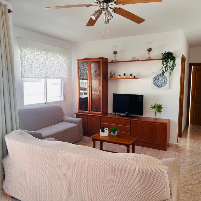 Soleado apartamento en Nerja - Three-Bedroom Apartment - 4