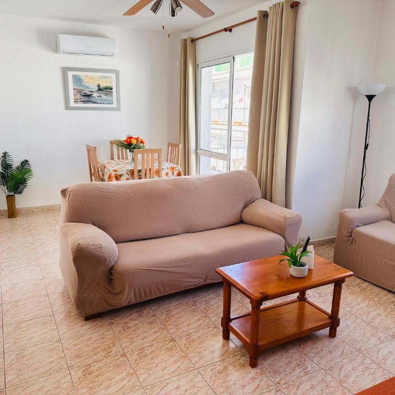 Soleado apartamento en Nerja - Three-Bedroom Apartment - 3