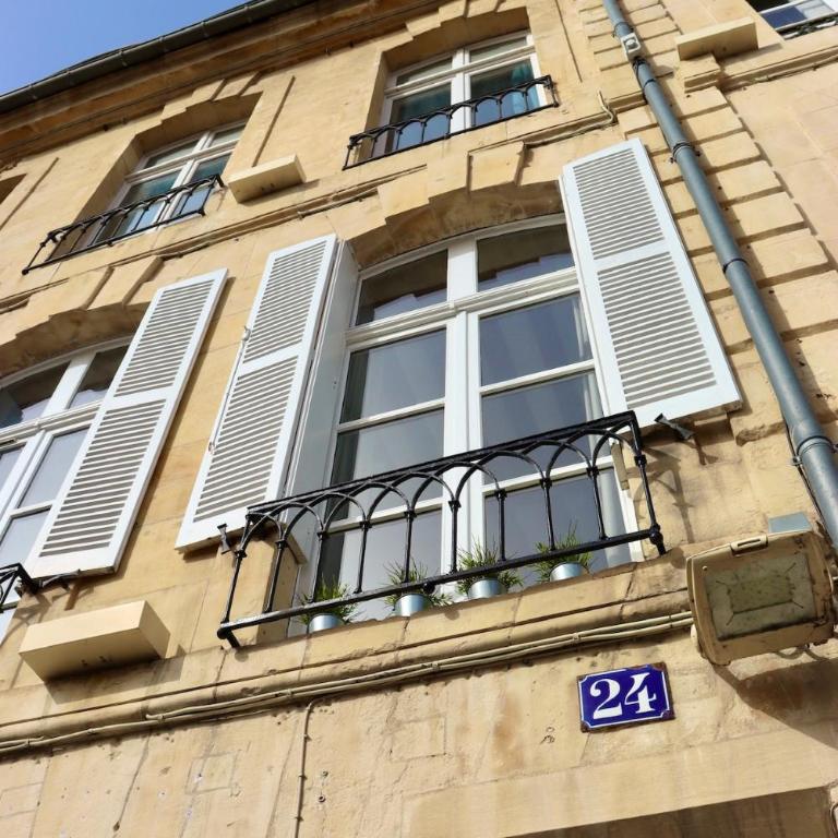 Charmant Duplex vue sur la place St Sauveur - Appartement 1 Chambre - 12