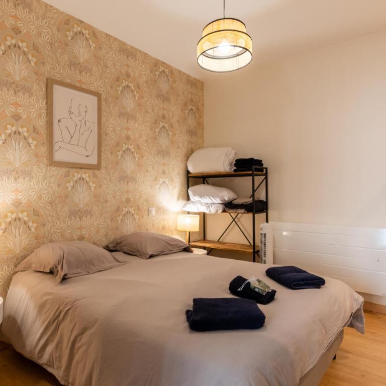 Côté Cour - 9 min des Sanctuaires - Moderne & Équipé - Jusqu'à 4 couchages - One-Bedroom Apartment - 12