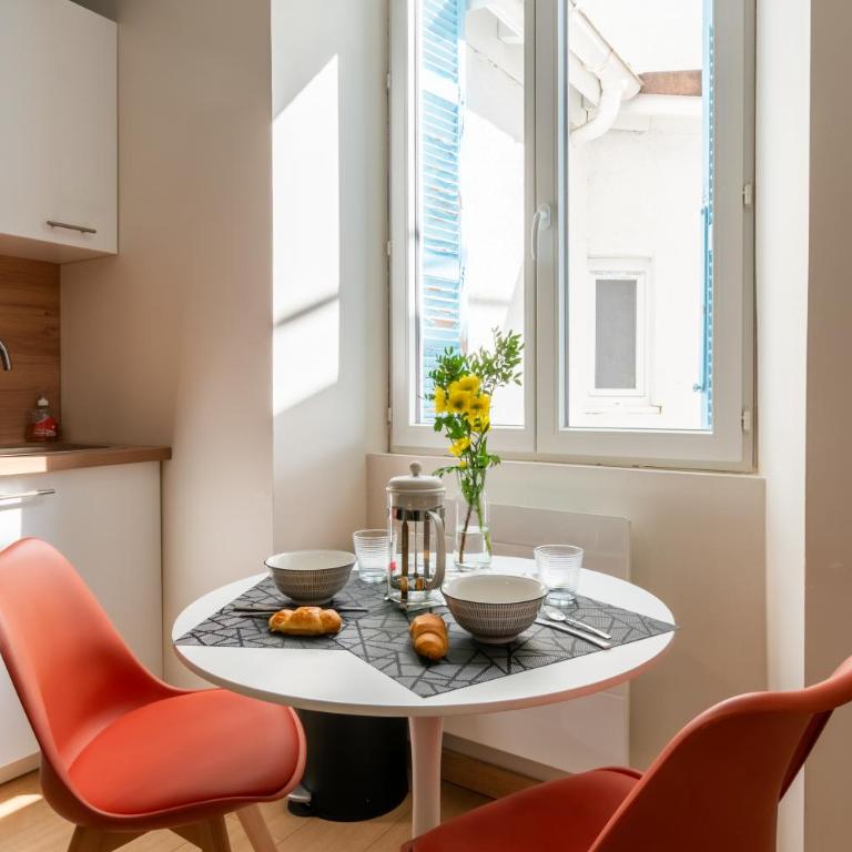 Côté Cour - 9 min des Sanctuaires - Moderne & Équipé - Jusqu'à 4 couchages - One-Bedroom Apartment - 5