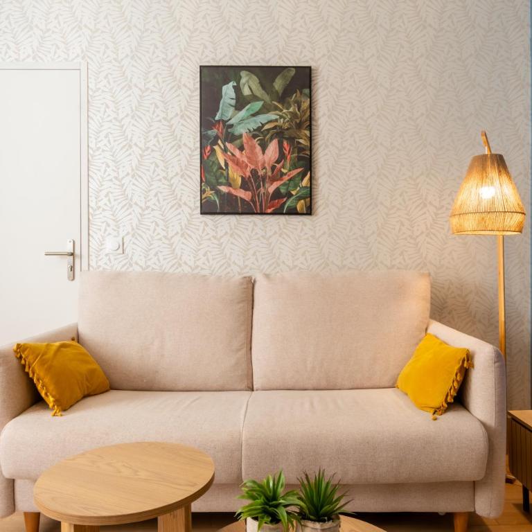 Côté Cour - 9 min des Sanctuaires - Moderne & Équipé - Jusqu'à 4 couchages - One-Bedroom Apartment - 11