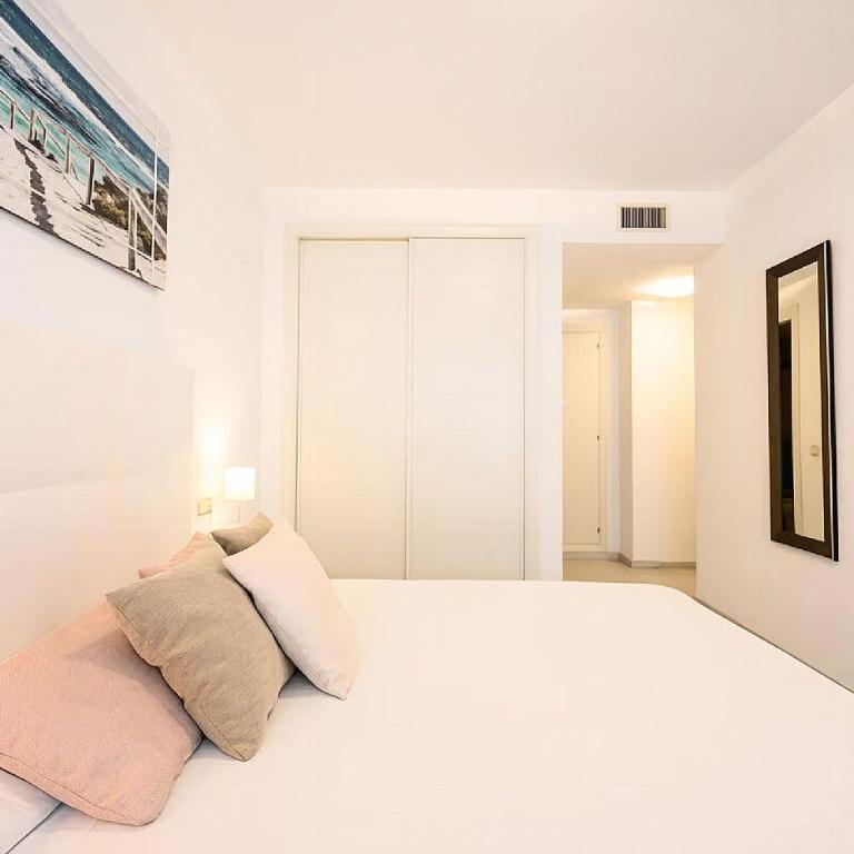 Estepona Port Bullring and Beach 2 Parkings - Apartment - 12