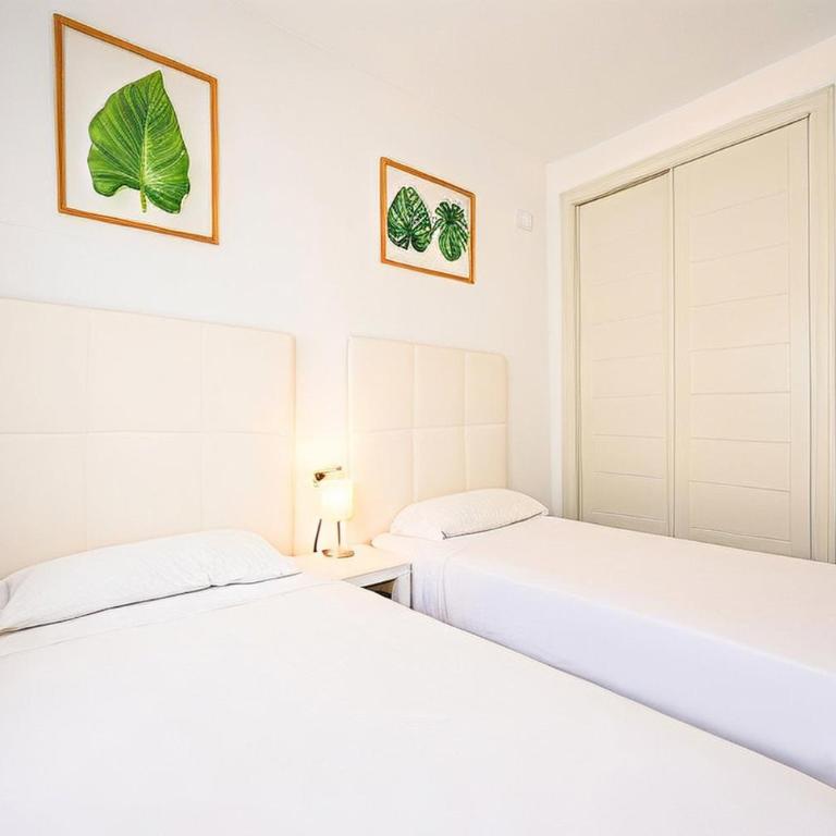 Estepona Port Bullring and Beach 2 Parkings - Apartment - 14