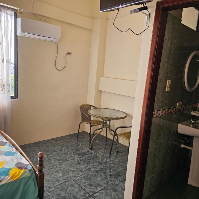 Hostal Haziel - Comfort Quadruple Room - 1