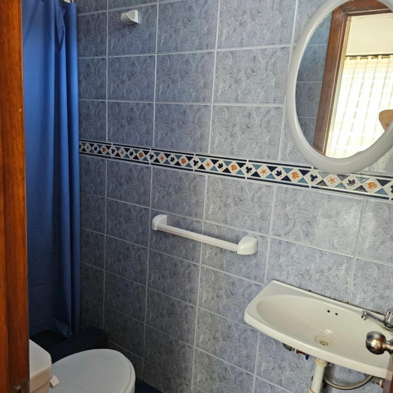 Hostal Haziel - Family Room - 11