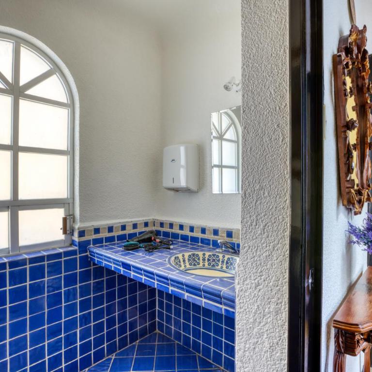 Casa Blue - Double Room with Shared Bathroom - 40