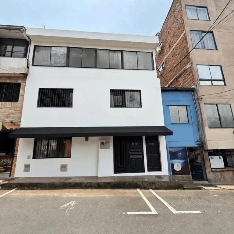 5 bedroom, with Arcade machine and foosball, 1 block from Lleras park P3 - Apartment - 21