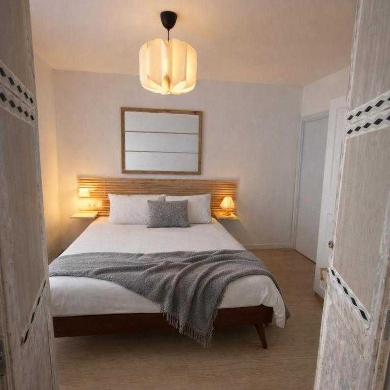 31CaL QuEROL Boutique centre Puigcerdà - Three-Bedroom Apartment - 2