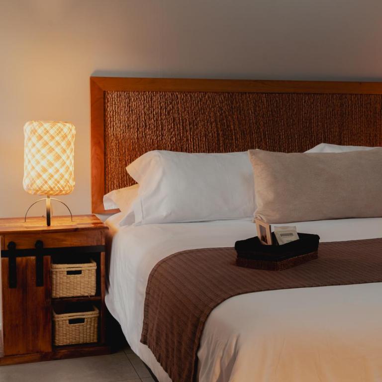 Sui Boutique Hotel - Suite con cama grande y balcón - 15