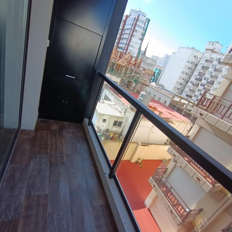 Moderno 2 Ambientes en el Centro con Balcón y Parrilla - Apartamento de 1 dormitorio - 30