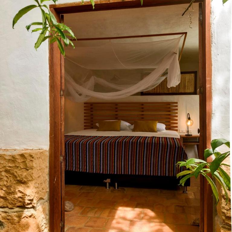 Romantic Colonial Charm Barichara w Jacuzzi - Double Room with Private Bathroom - 3