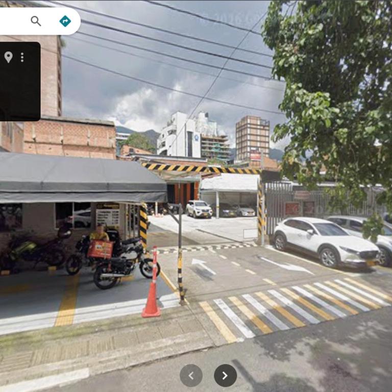 6 bedroom with Jacuzzi 1 block from LLeras P10 - Five-Bedroom Apartment - 45