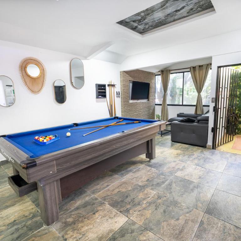 Provenza! Golden Jacuzzi - 5BR only 1 Block from lleras - Apartment - 7