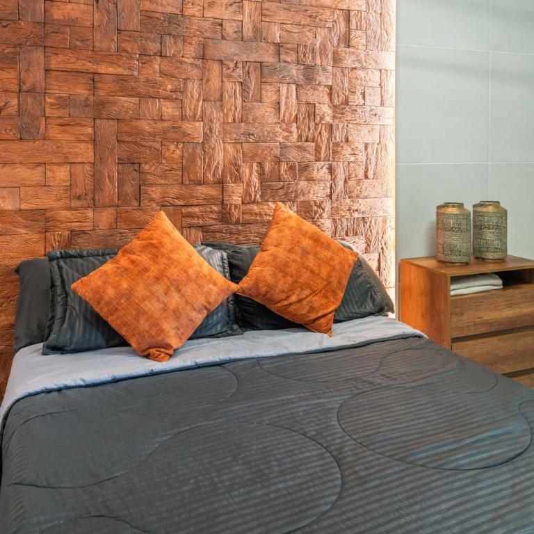 3 bedroom apartment, one block from lleras park p12 in medellin - Three-Bedroom Apartment - 29
