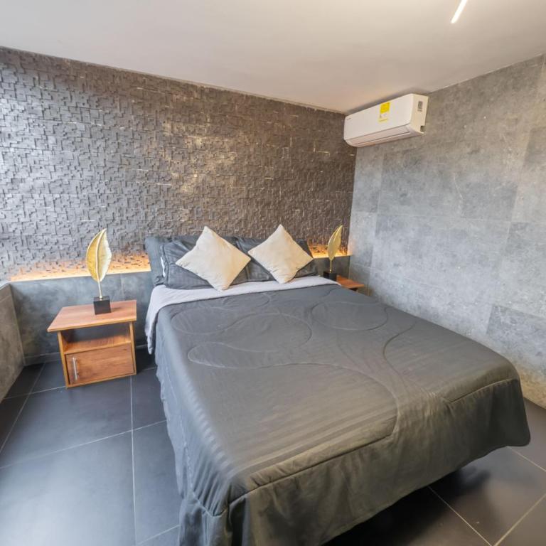 3 bedroom apartment, one block from lleras park p12 in medellin - Three-Bedroom Apartment - 24