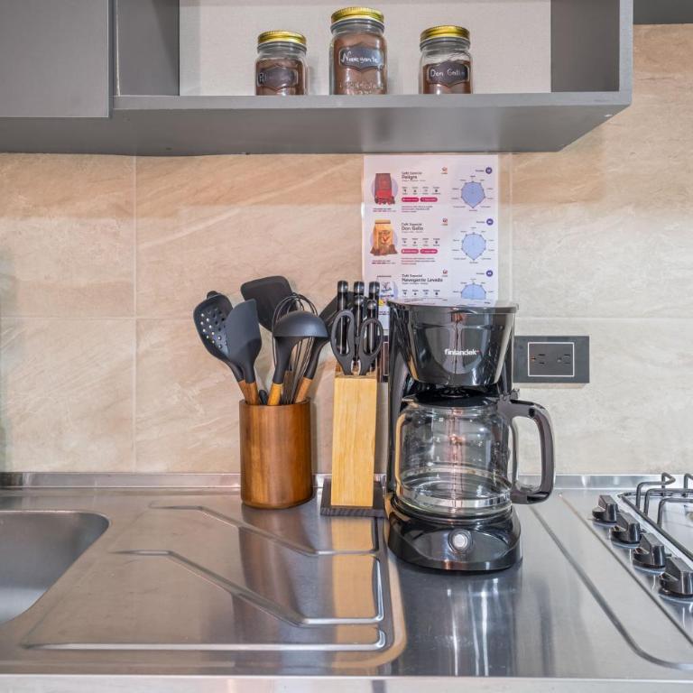 3 bedroom apartment, one block from lleras park p12 in medellin - Three-Bedroom Apartment - 26