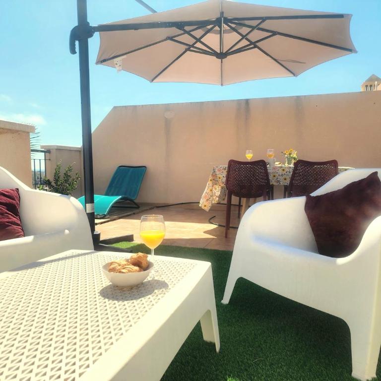 Ático con gran terraza, barbacoa y piscina - Apartamento de 2 dormitorios - 17