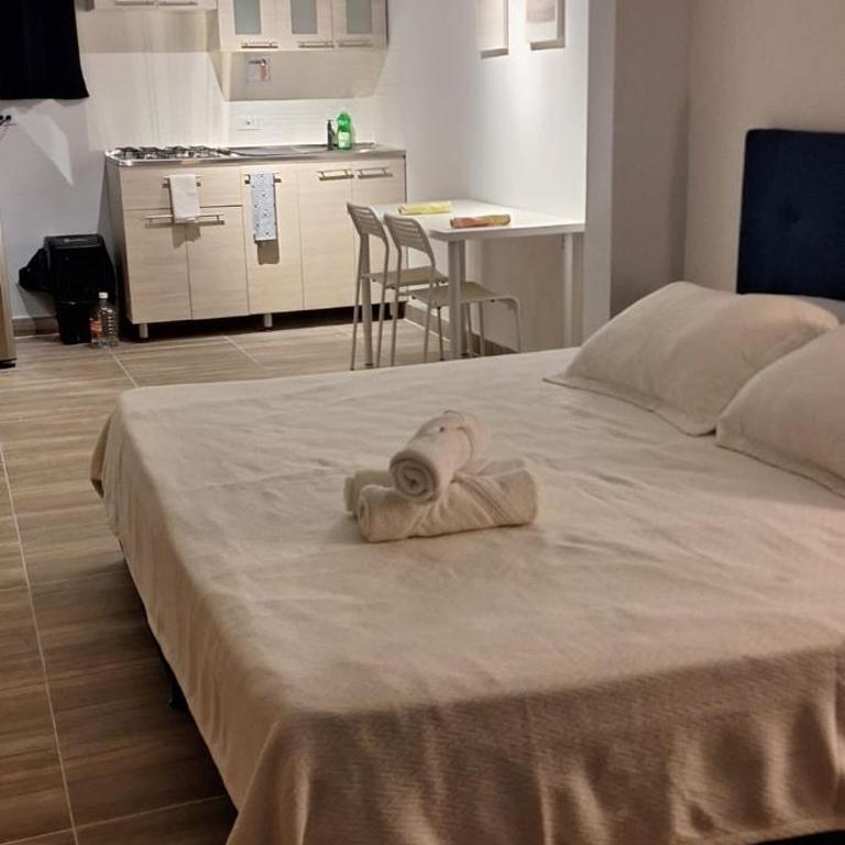 Apartaestudio in the heart of Medellín Laureles with a Comfortable king Bed - Apartamento de 1 dormitorio - 14